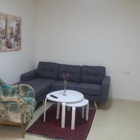 Sabba'S Apartment Kefar Sava Exterior photo